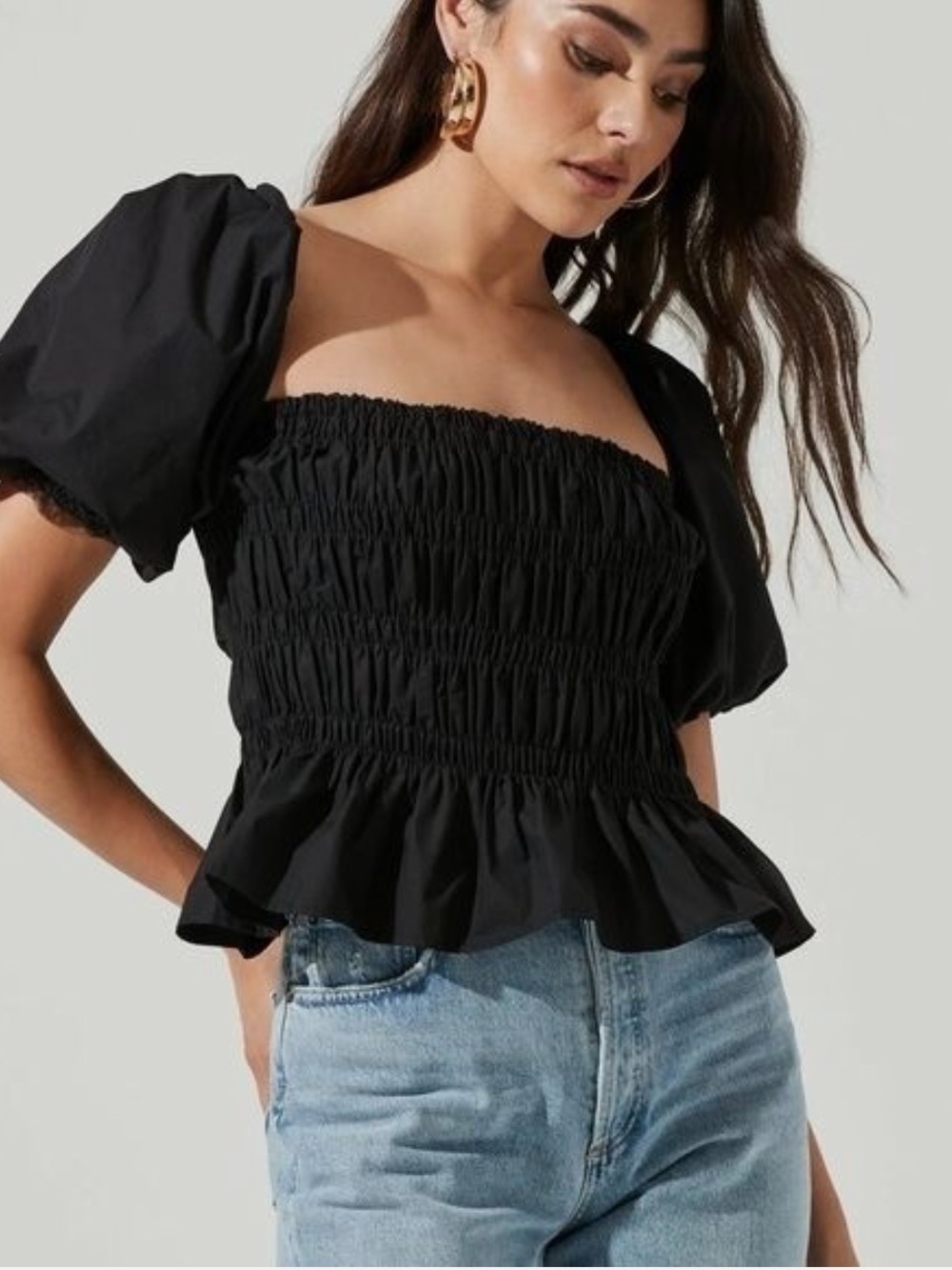 ☀️🍷ASTR the Label Savina Top features a smocked bodice voluminous bubble sleeves